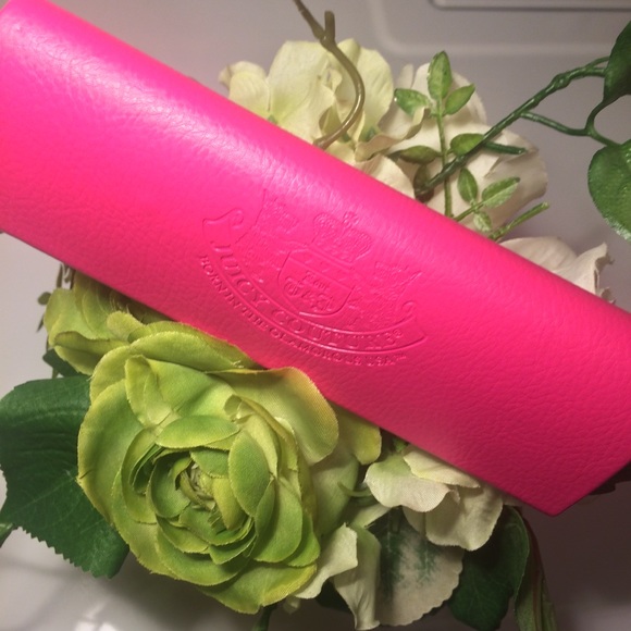 Pink Juicy couture heart shaped eyeglass case New! - Picture 2 of 8
